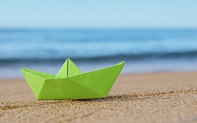 Kann ein Boot aus Papier wirklich im Wasser schwimmen?