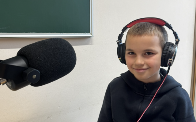 Moritz (9 Jahre) spricht mit Anna über verrückte Sportarten.